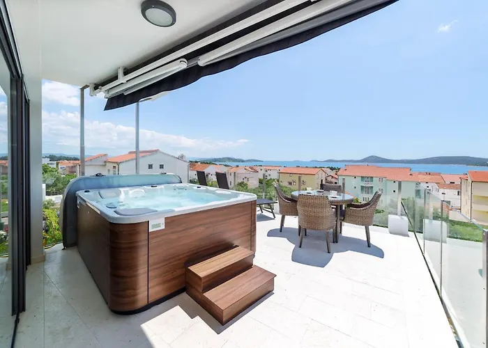 Villa Aliara Jacuzzi Apartment