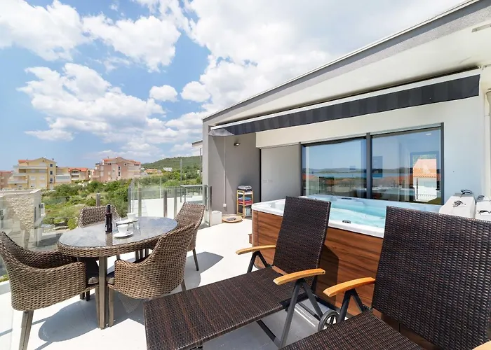 Villa Aliara Jacuzzi Apartment