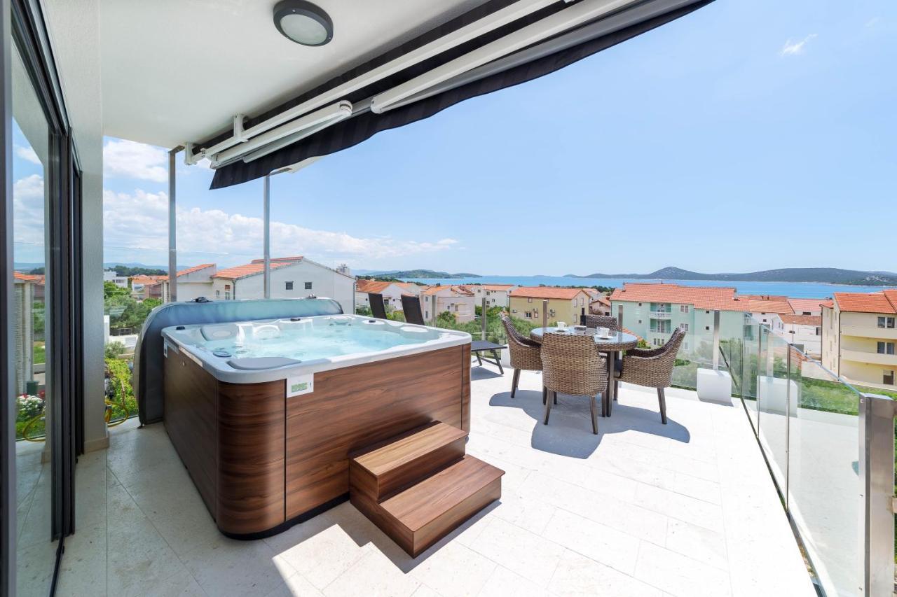 Aliara Jacuzzi Apartment *