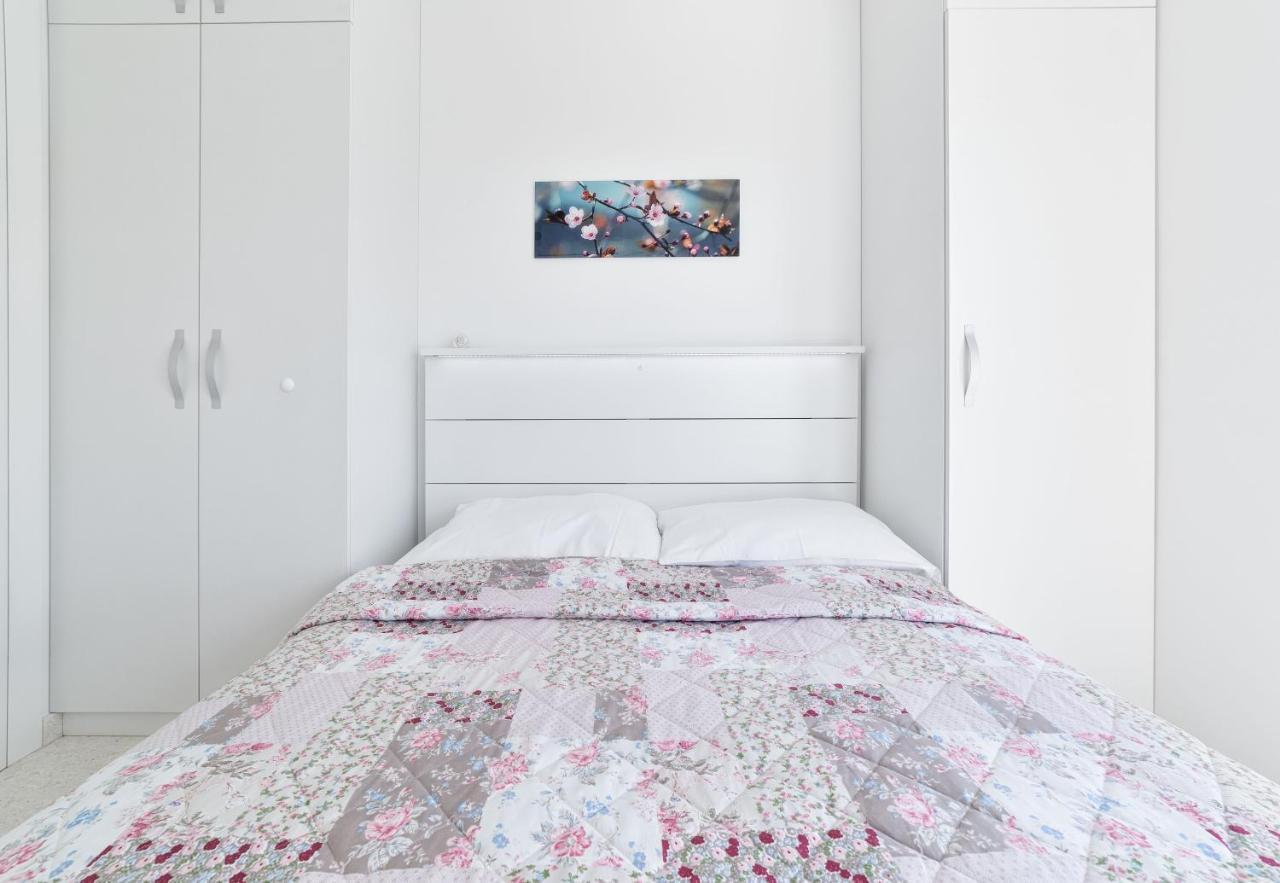 Aliara Jacuzzi Apartament *