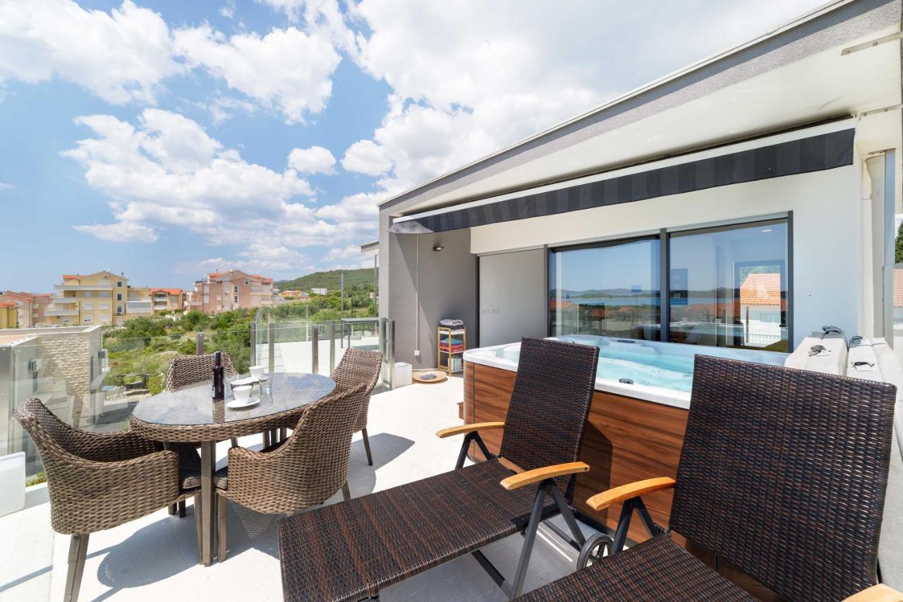 Aliara Jacuzzi Apartment *